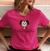 T-shirt-le-rire-est-le-langage-du-coeur-chat-rose-fonce-capricedechat-min