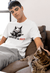 Photo de face du T-shirt col rond Les griffes de la nuit blanc - capricedechat 